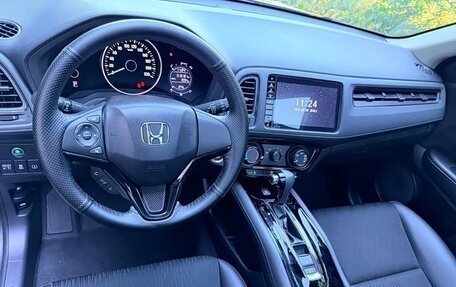 Honda Vezel, 2022 год, 1 220 000 рублей, 13 фотография