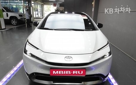 Toyota Prius IV XW50, 2023 год, 2 942 000 рублей, 2 фотография
