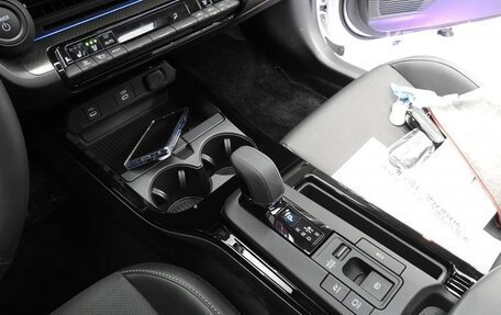 Toyota Prius IV XW50, 2023 год, 2 942 000 рублей, 8 фотография