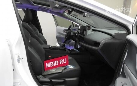 Toyota Prius IV XW50, 2023 год, 2 942 000 рублей, 10 фотография