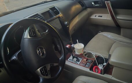 Toyota Highlander III, 2012 год, 1 475 000 рублей, 4 фотография