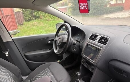 Volkswagen Polo VI (EU Market), 2015 год, 350 000 рублей, 2 фотография