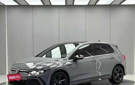 Volkswagen Golf VIII, 2023 год, 1 950 000 рублей, 2 фотография