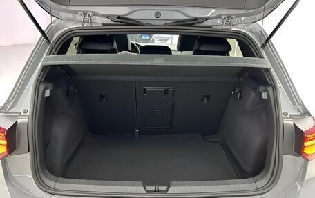 Volkswagen Golf VIII, 2023 год, 1 950 000 рублей, 20 фотография