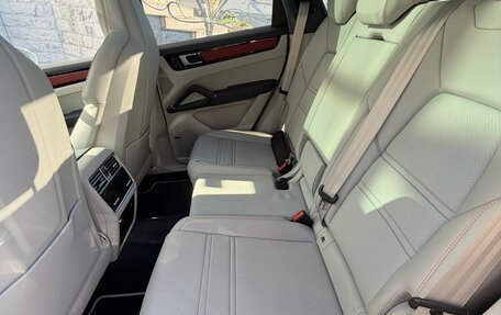 Porsche Cayenne III, 2021 год, 20 000 000 рублей, 16 фотография