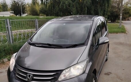 Honda Freed I, 2011 год, 1 050 000 рублей, 2 фотография