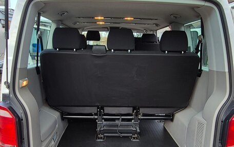 Volkswagen Caravelle T6 рестайлинг, 2016 год, 2 160 000 рублей, 4 фотография