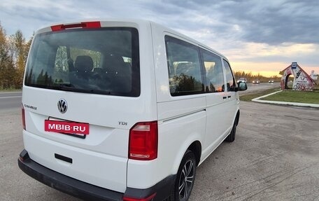 Volkswagen Caravelle T6 рестайлинг, 2016 год, 2 160 000 рублей, 3 фотография