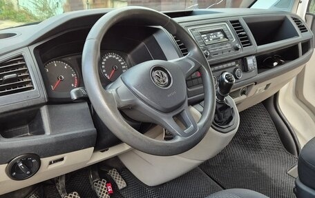 Volkswagen Caravelle T6 рестайлинг, 2016 год, 2 160 000 рублей, 5 фотография