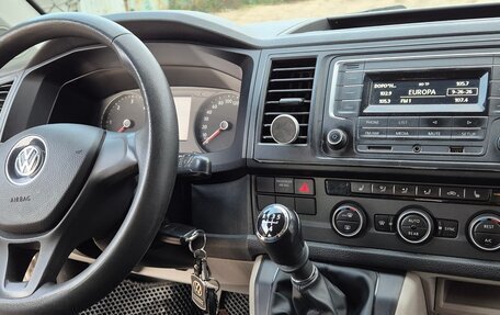 Volkswagen Caravelle T6 рестайлинг, 2016 год, 2 160 000 рублей, 9 фотография