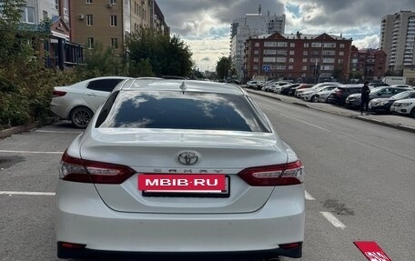Toyota Camry, 2021 год, 3 300 000 рублей, 2 фотография