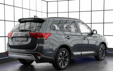 Mitsubishi Outlander III рестайлинг 3, 2021 год, 2 850 000 рублей, 4 фотография