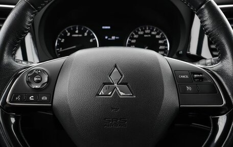Mitsubishi Outlander III рестайлинг 3, 2021 год, 2 850 000 рублей, 12 фотография