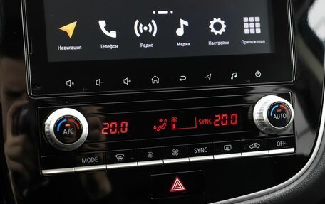 Mitsubishi Outlander III рестайлинг 3, 2021 год, 2 850 000 рублей, 15 фотография