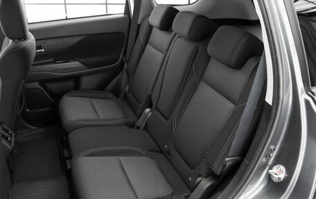 Mitsubishi Outlander III рестайлинг 3, 2021 год, 2 850 000 рублей, 10 фотография