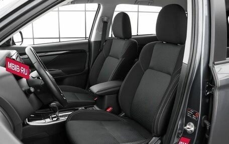 Mitsubishi Outlander III рестайлинг 3, 2021 год, 2 850 000 рублей, 9 фотография