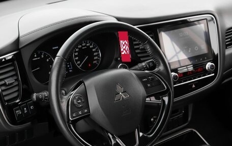 Mitsubishi Outlander III рестайлинг 3, 2021 год, 2 850 000 рублей, 11 фотография
