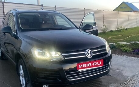 Volkswagen Touareg III, 2011 год, 1 850 000 рублей, 2 фотография