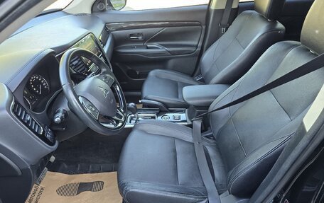 Mitsubishi Outlander III рестайлинг 3, 2018 год, 1 850 000 рублей, 9 фотография