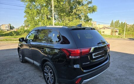 Mitsubishi Outlander III рестайлинг 3, 2018 год, 1 850 000 рублей, 7 фотография