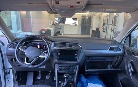 Volkswagen Tiguan II, 2022 год, 2 482 000 рублей, 11 фотография
