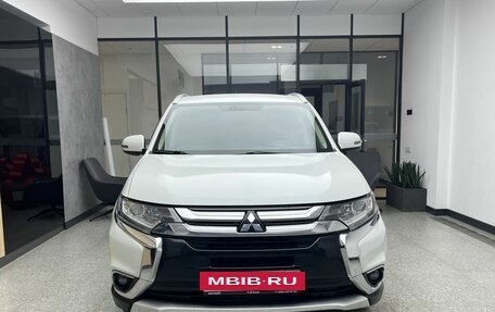 Mitsubishi Outlander III рестайлинг 3, 2015 год, 1 620 000 рублей, 2 фотография