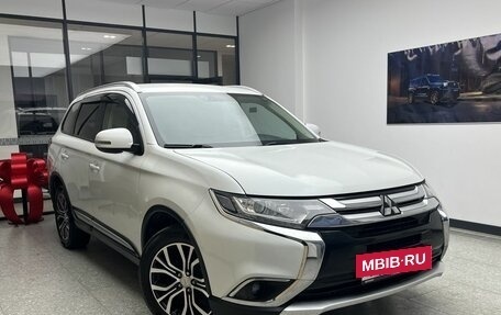 Mitsubishi Outlander III рестайлинг 3, 2015 год, 1 620 000 рублей, 3 фотография