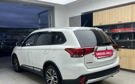 Mitsubishi Outlander III рестайлинг 3, 2015 год, 1 620 000 рублей, 6 фотография