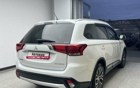 Mitsubishi Outlander III рестайлинг 3, 2015 год, 1 620 000 рублей, 4 фотография