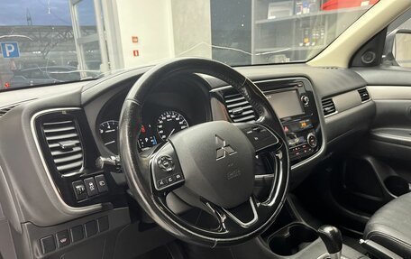 Mitsubishi Outlander III рестайлинг 3, 2015 год, 1 620 000 рублей, 7 фотография