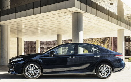 Toyota Camry, 2018 год, 3 290 000 рублей, 3 фотография