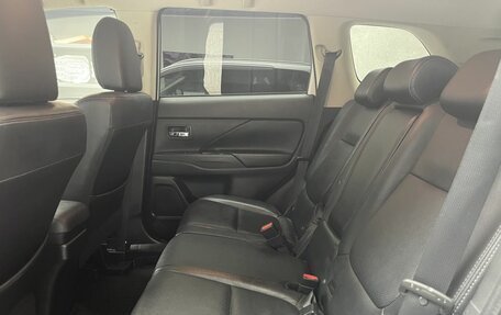 Mitsubishi Outlander III рестайлинг 3, 2015 год, 1 620 000 рублей, 13 фотография