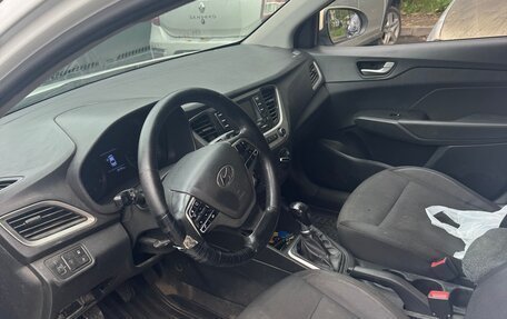 Hyundai Solaris II рестайлинг, 2017 год, 400 000 рублей, 5 фотография