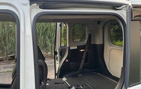 Toyota Roomy I, 2022 год, 1 010 000 рублей, 9 фотография