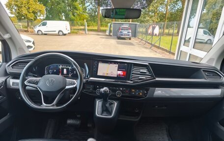 Volkswagen Multivan T6 рестайлинг, 2023 год, 6 350 000 рублей, 7 фотография