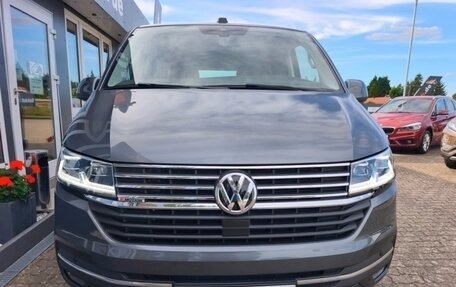 Volkswagen Multivan T6 рестайлинг, 2023 год, 6 350 000 рублей, 5 фотография