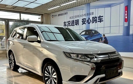 Mitsubishi Outlander III рестайлинг 3, 2022 год, 2 110 000 рублей, 1 фотография