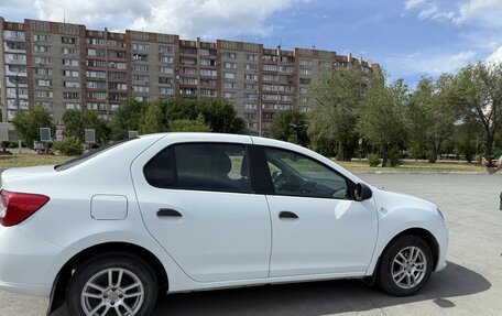 Renault Logan II, 2017 год, 900 000 рублей, 4 фотография