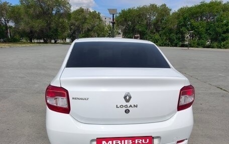 Renault Logan II, 2017 год, 900 000 рублей, 5 фотография