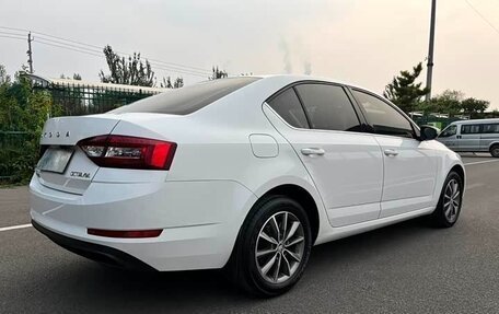 Skoda Octavia, 2022 год, 1 250 000 рублей, 3 фотография