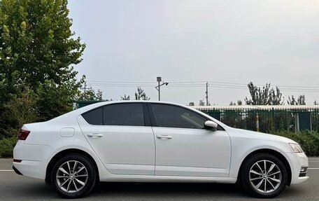 Skoda Octavia, 2022 год, 1 250 000 рублей, 8 фотография
