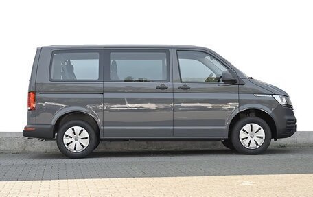 Volkswagen Caravelle T6 рестайлинг, 2023 год, 4 350 000 рублей, 3 фотография