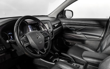 Mitsubishi Outlander III рестайлинг 3, 2017 год, 1 445 000 рублей, 9 фотография