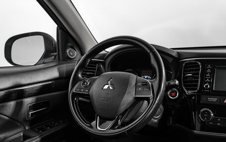 Mitsubishi Outlander III рестайлинг 3, 2017 год, 1 445 000 рублей, 16 фотография