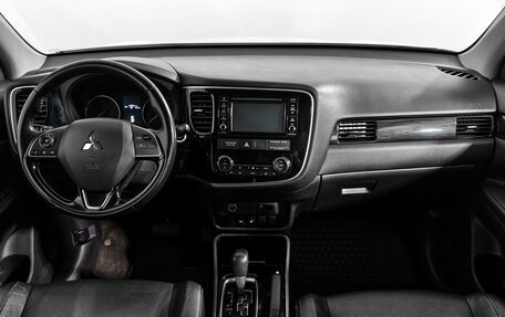 Mitsubishi Outlander III рестайлинг 3, 2017 год, 1 445 000 рублей, 15 фотография