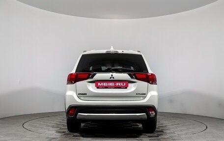 Mitsubishi Outlander III рестайлинг 3, 2017 год, 1 445 000 рублей, 6 фотография