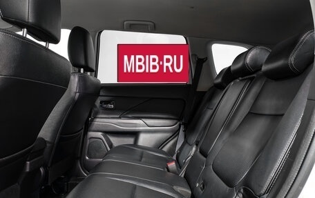 Mitsubishi Outlander III рестайлинг 3, 2017 год, 1 445 000 рублей, 13 фотография