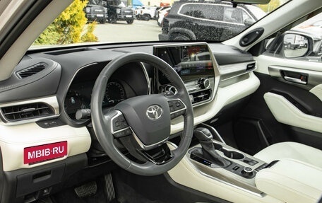 Toyota Highlander, 2025 год, 4 898 000 рублей, 25 фотография