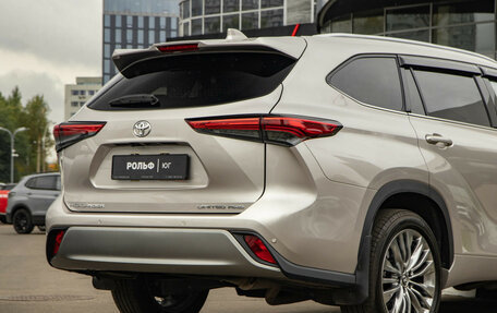 Toyota Highlander, 2025 год, 4 898 000 рублей, 30 фотография