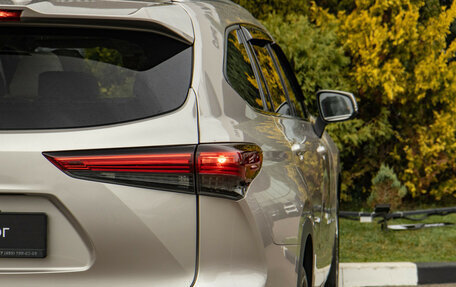 Toyota Highlander, 2025 год, 4 898 000 рублей, 31 фотография